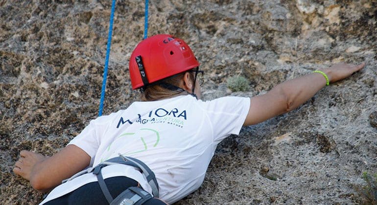 Escalada en roca en la Serrezuela de Bedmar (Sierra Mágina)